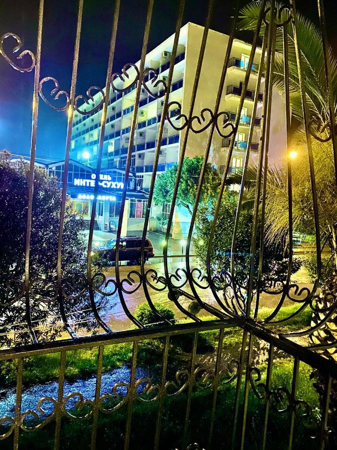 Квартира 1-Комнатная - До Моря 2 Мин - В Центре Sukhumi Ngoại thất bức ảnh